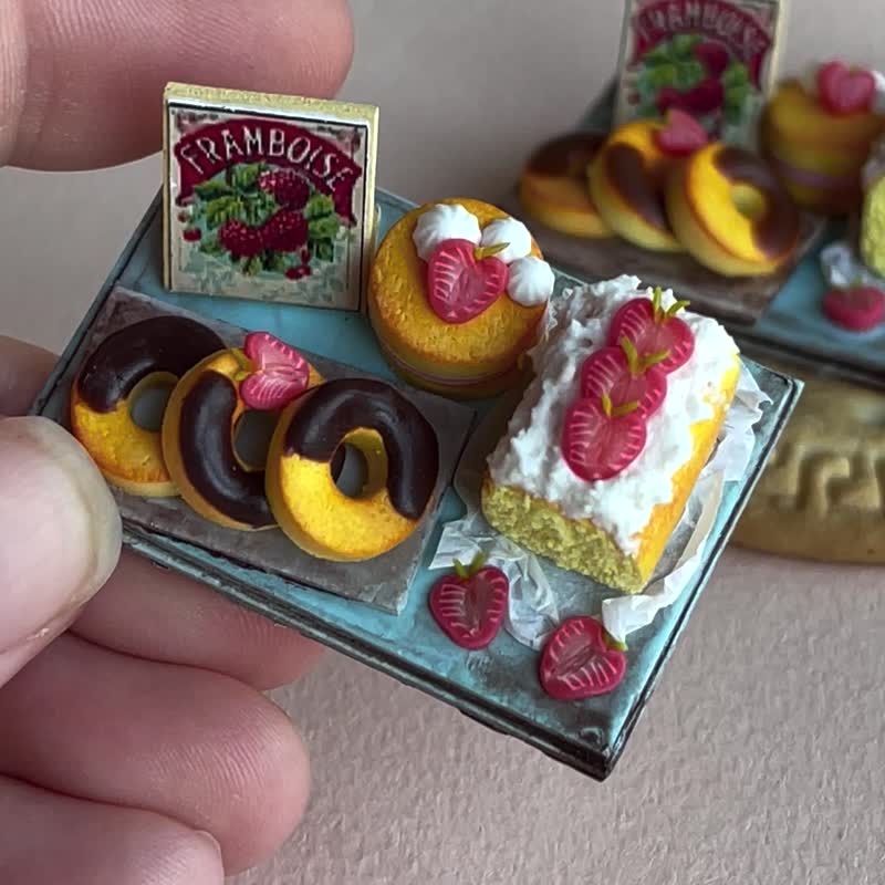 Miniature set of strawberry desserts - 公仔/玩偶 - 其他金屬 多色