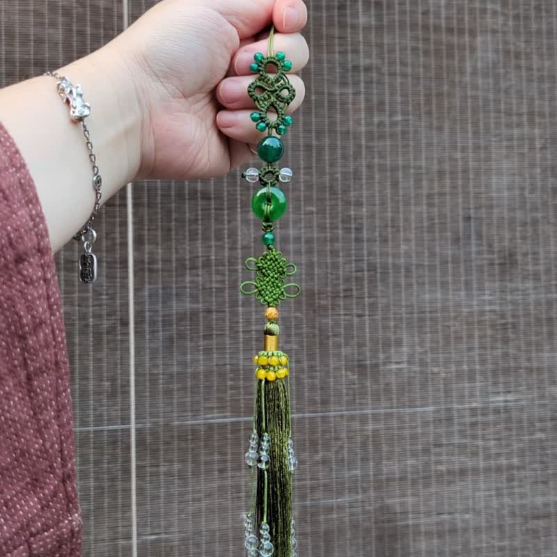 Zootee pig's trotter handmade Malay jade peace buckle 24k gold foil beads slender Chinese knot tassel pendant - Charms - Jade Green