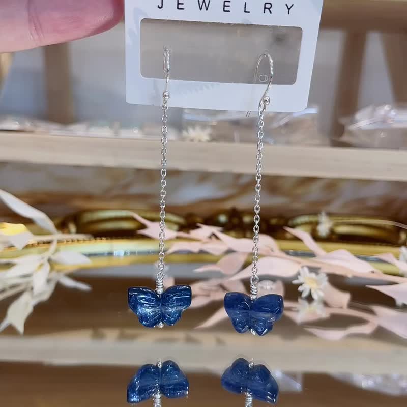Elegant hanging natural blue crystal butterfly single needle earrings enhance insight and intuition and stabilize spirituality - ต่างหู - คริสตัล สีน้ำเงิน