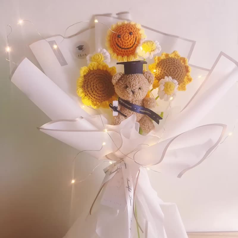 美好時光-畢業花束、向日葵花束、針織花、編織花小熊花束 - 玩偶/公仔 - 其他材質 橘色
