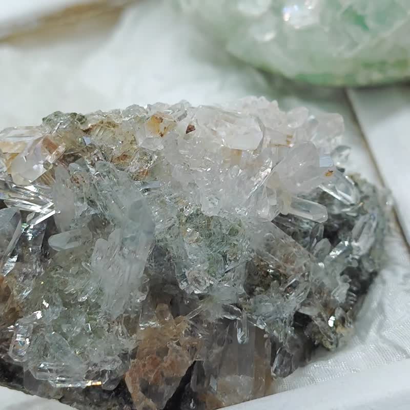天然青綠幽靈晶簇|實物閃閃爍爍|太美了|強能量晶簇不經打磨 - 擺飾/家飾品 - 水晶 