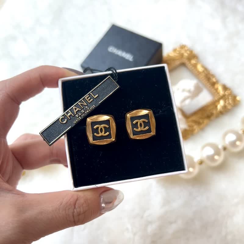 【with original box】Authentic Vintage Chanel 24KGP 1996's Coco Mark Ear Clips - ต่างหู - โลหะ สีทอง