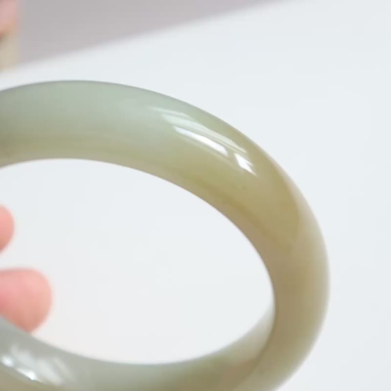 天然新疆且末糖料和田玉手鐲 糖白過度自然顏色分明油潤細膩 58mm - 手鍊/手環 - 玉石 