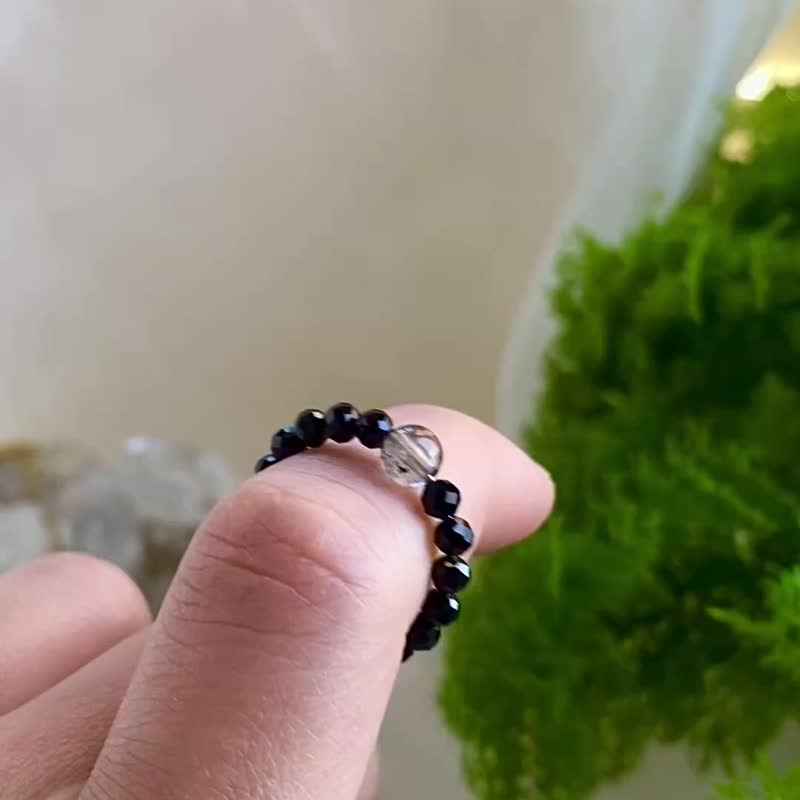 貼身侍衛原創水晶彈性鋼圈戒指 – 黑尖晶石 閃靈鑽 - 戒指 - 水晶 黑色