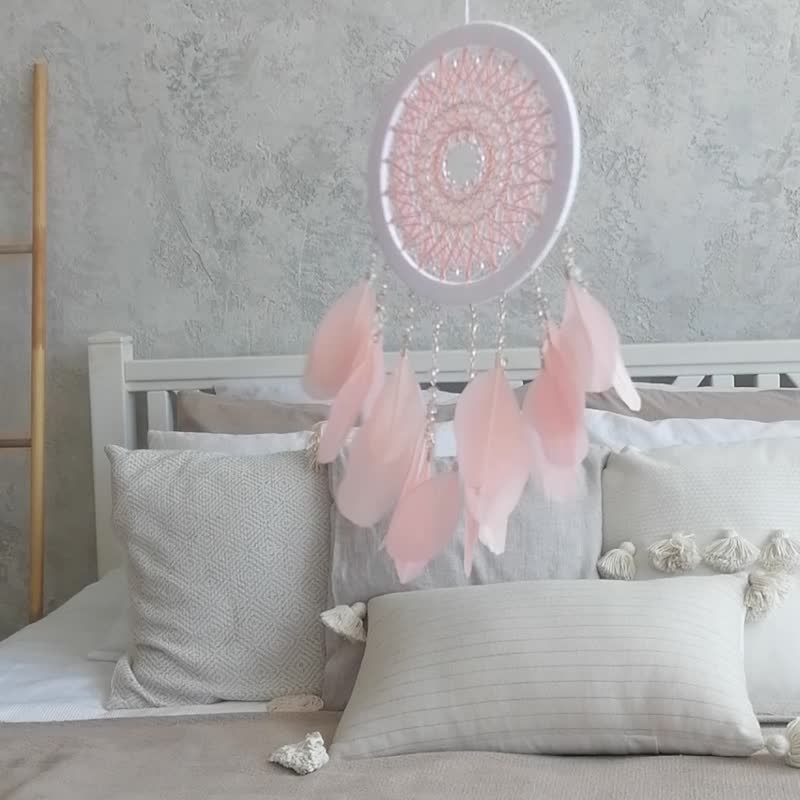 Pink dream catcher for girl | Pink white nursery decor | ตาข่ายดักฝันสีชมพู - 壁貼/牆壁裝飾 - 繡線 粉紅色
