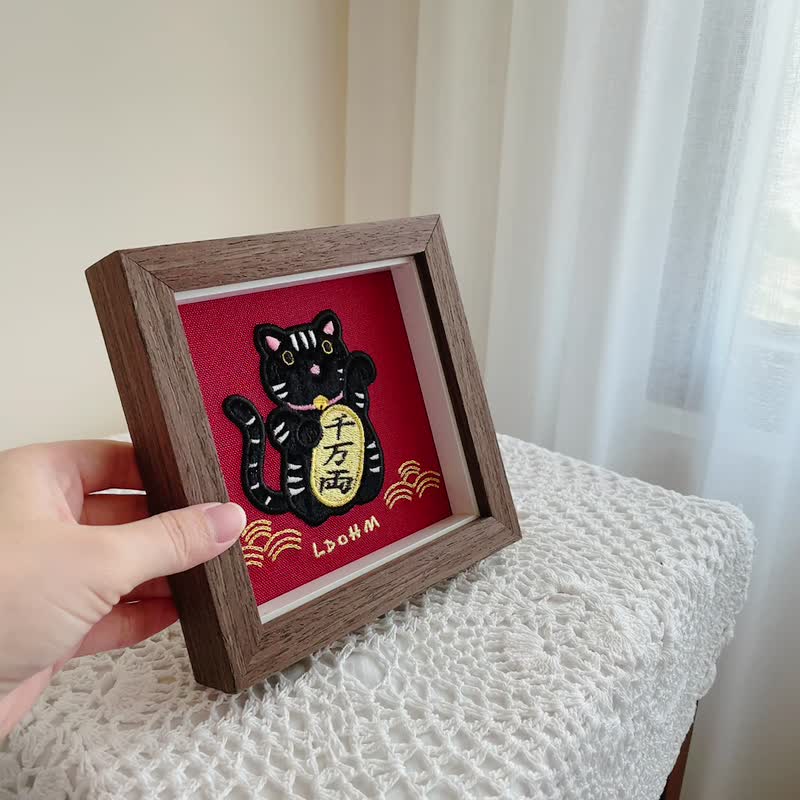 猫の額縁　ネコとカニ　額縁　半切　53×43  美術品　刺繍　毛糸 猫の額縁 ネコとカニ 額縁 半切 53×43 美術品 刺繍 毛糸 - メルカリ