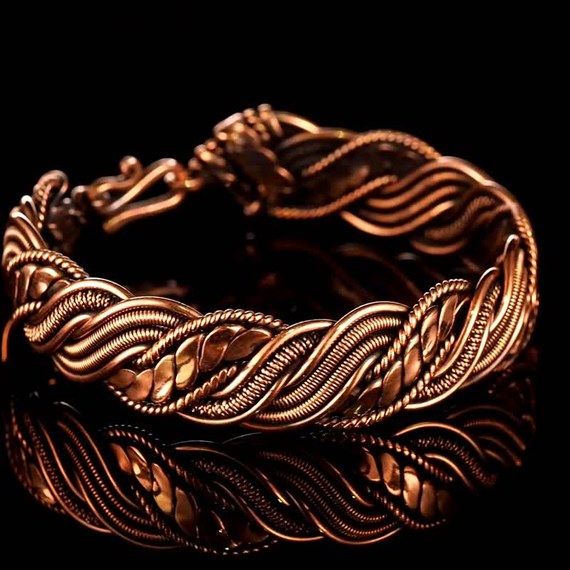 Woven copper wire bracelet Antique style handcrafted copper jewelry Unique gift - สร้อยข้อมือ - ทองแดงทองเหลือง สีทอง