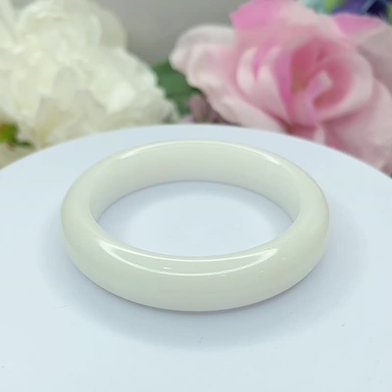 No.135 Xinjiang mutton fat white Hetian white jade bracelet Hetian jade hidden inner diameter 54MM ring - สร้อยข้อมือ - หยก ขาว