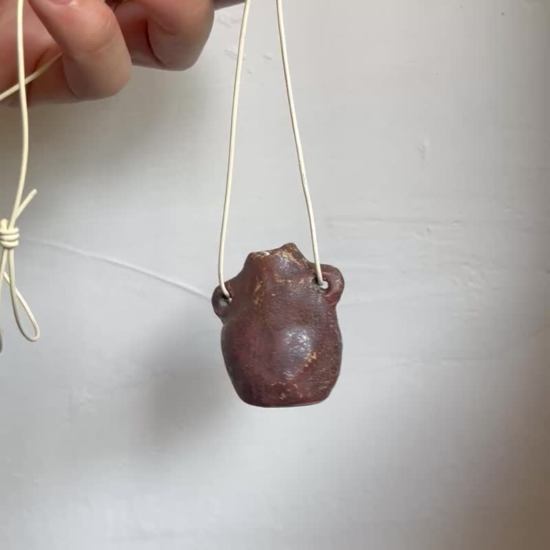 สร้อยคอแจกันเซรามิก ลายจุด - สร้อยคอยาว - ดินเผา สีดำ