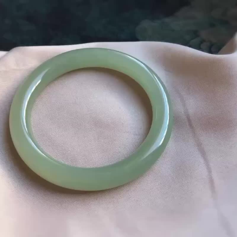 Collection-grade natural Hetian jade Qinghai material jade bracelet ring mouth 56MM ice bottom clear water emerald green - สร้อยข้อมือ - หยก 