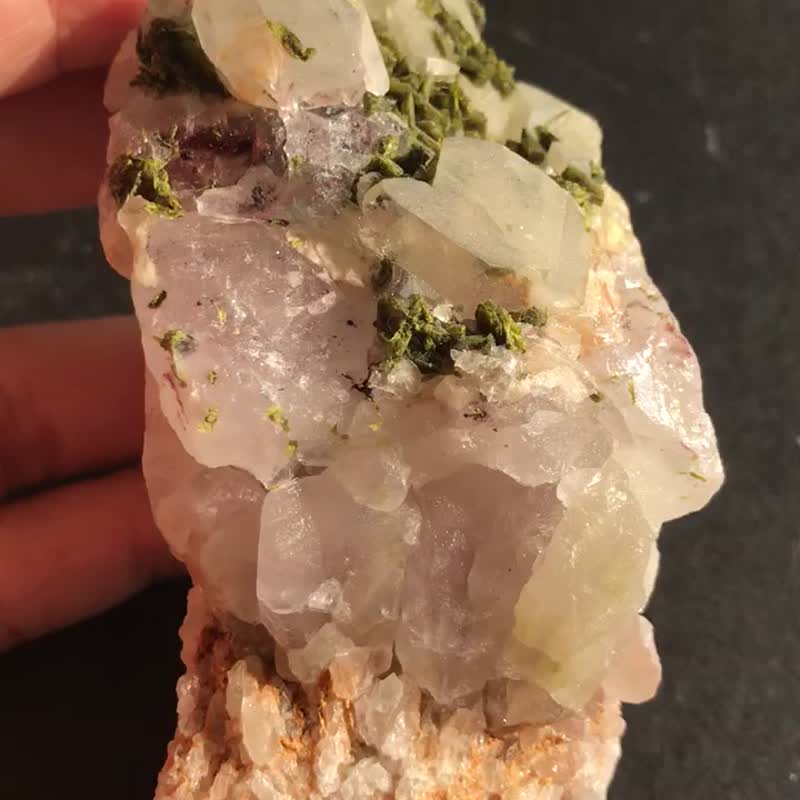 花園水晶 超七水晶 原石 綠簾石 城堡 礦標 骨干水晶 印記 擺設 - 其他 - 水晶 多色