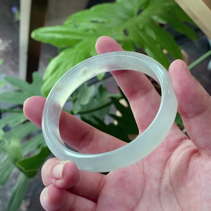 琉曦 | 冰玻種淡藍飄花貴妃鐲 / 手圍19.5 | 天然A貨翡翠玉鐲 - 手鍊/手環 - 玉石 藍色