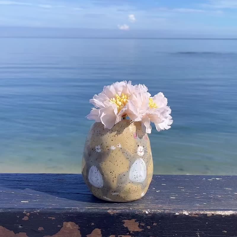 A Lu 萌鼠跳舞陶花瓶/禮物/手作手繪 採美國進口陶土 僅此一件 - 花瓶/花器 - 陶 多色