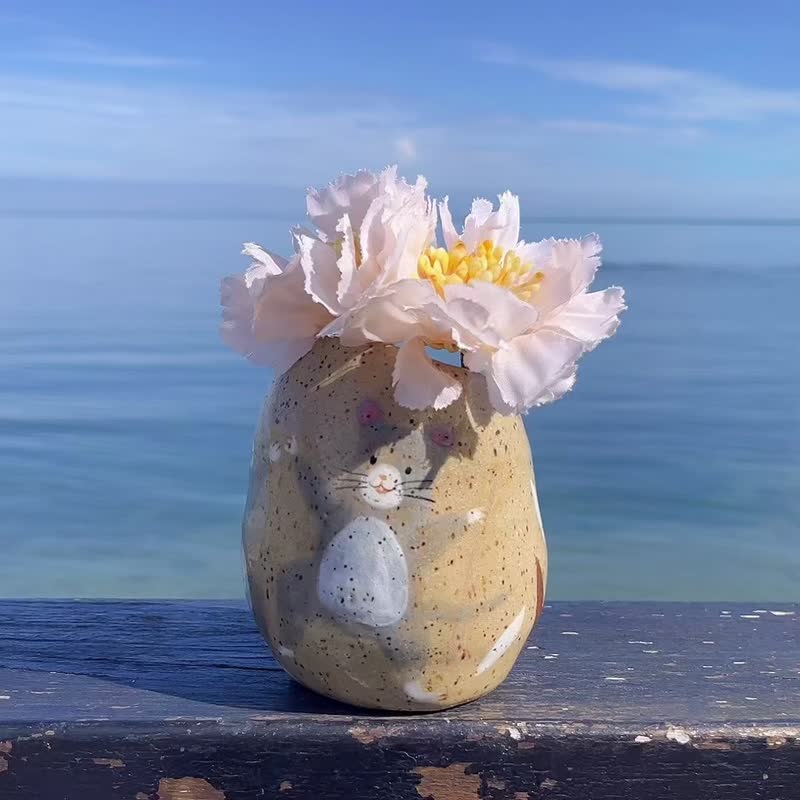 A Lu 萌鼠跳舞陶花瓶/禮物/手作手繪 採美國進口陶土 僅此一件 - 花瓶/花器 - 陶 多色
