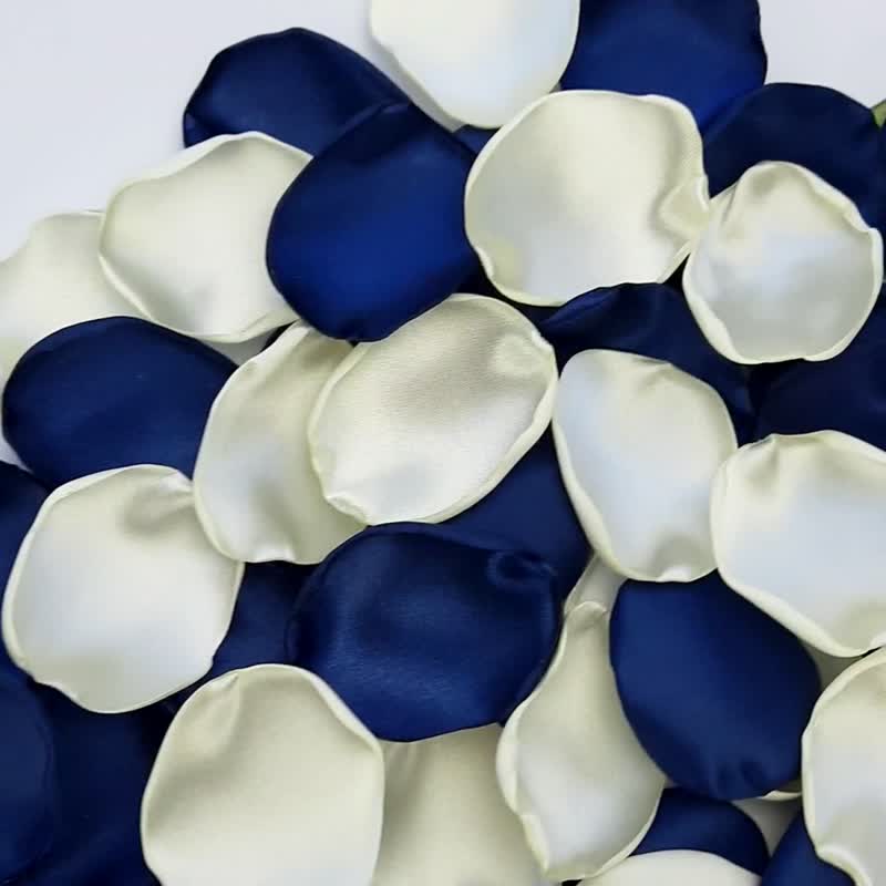 Navy wedding rose petals Ivory petals Blue flower petals Ivory wedding decor - 乾燥花/永生花 - 絲．絹 