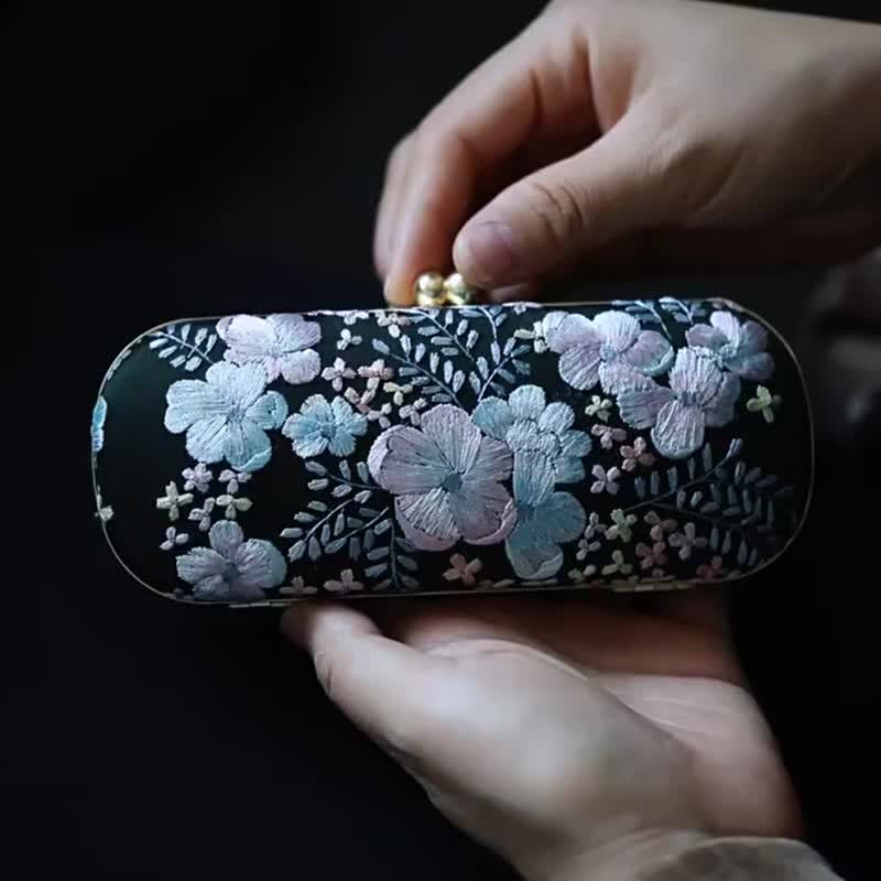 手工蘇錦刺繡復古艺文近視太陽墨鏡眼鏡盒女可擕式收納盒 - 其他 - 棉．麻 