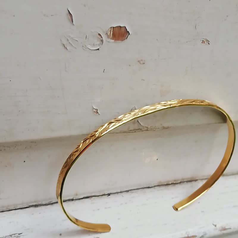 Hand-carved 18k gold handmade bangle for men - Bracelets - Precious Metals Gold