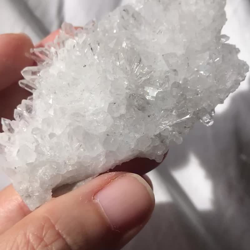 Explosive color super flash white crystal cluster crystal ore natural rough crystal crystal decoration - ของวางตกแต่ง - คริสตัล สีใส