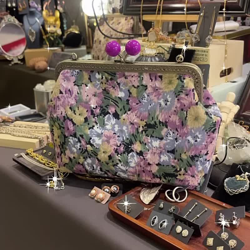 MBC handmade corduroy purple floral 20cm frame kiss lock bag - กระเป๋าแมสเซนเจอร์ - ผ้าฝ้าย/ผ้าลินิน สีม่วง