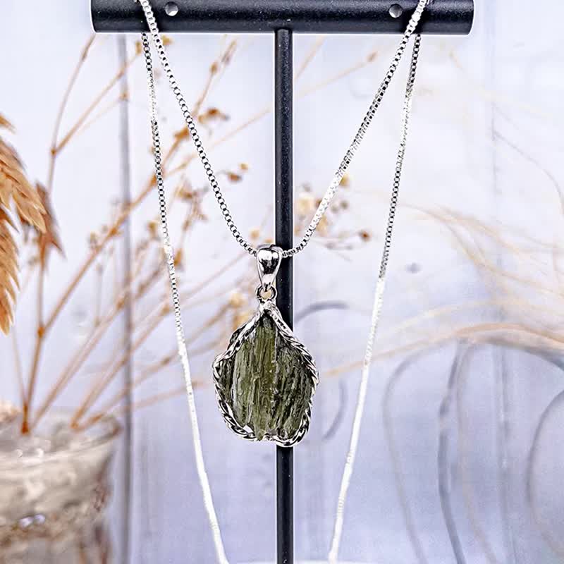 [Natural Czech meteorite] Natural Czech meteorite Mordau meteorite pendant necklace | One thing, one shot - Necklaces - Crystal Green