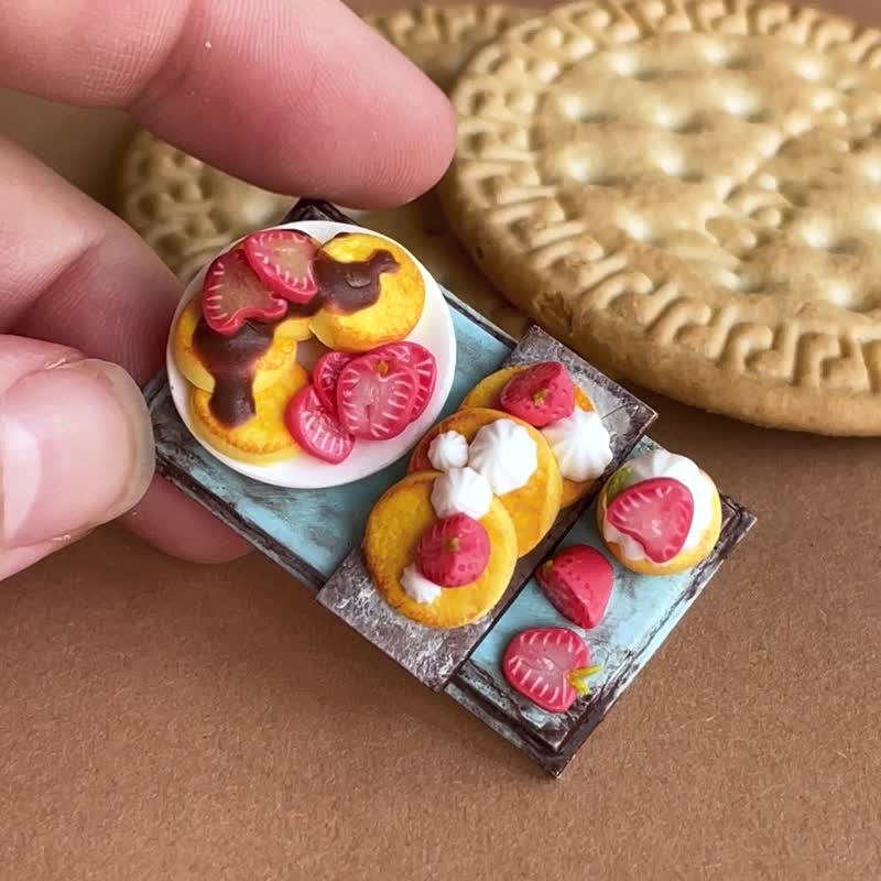 Miniature tray with sweets for a dollhouse in 1:12 scale - 公仔/玩偶 - 其他材質 多色