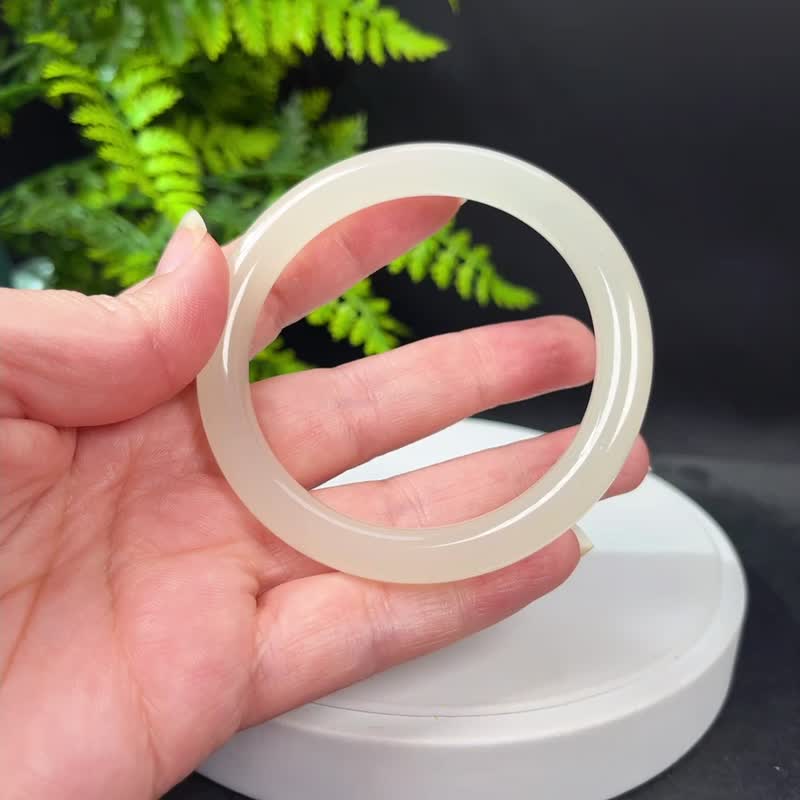 冰青玉手鐲 58MM 溫潤淺黃 碳酸鹽質玉手環 鐲形秀氣玉質光澤細膩 - 手鍊/手環 - 玉石 