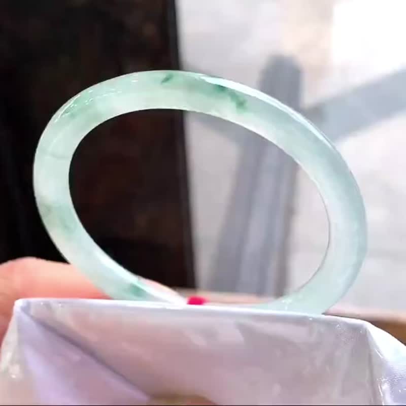 冰種翡翠天然翡翠玉鐲A玉手鐲 玉鈪 • 冰種飄花翡翠貴妃鐲 - 手鍊/手環 - 玉石 綠色
