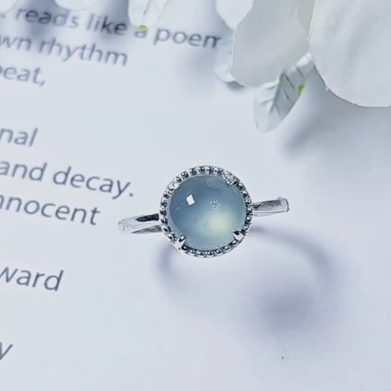 | Minimalist and fresh | A-grade jade ice glass light blue glued large egg surface 9mm sterling silver plated 18k minimalist ring - แหวนทั่วไป - หยก 