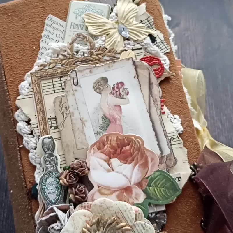 Family junk journal handmade Vintage diary Romantic heritage notebook - 筆記本/手帳 - 紙 咖啡色