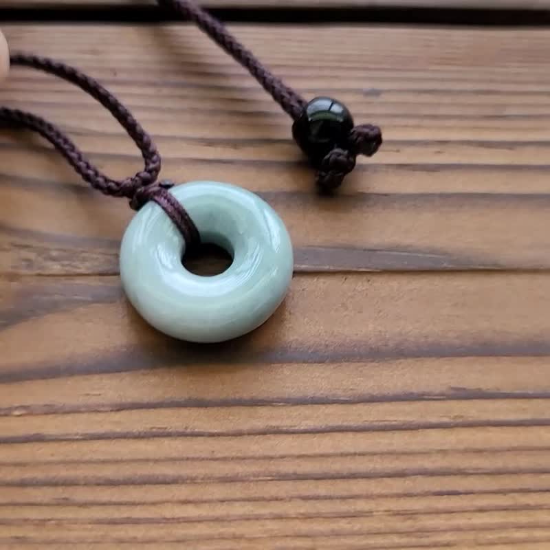 [Qin Cui] Natural jade full of light green slightly gradient donuts minimalist style adjustable rope chain - สร้อยคอ - หยก หลากหลายสี