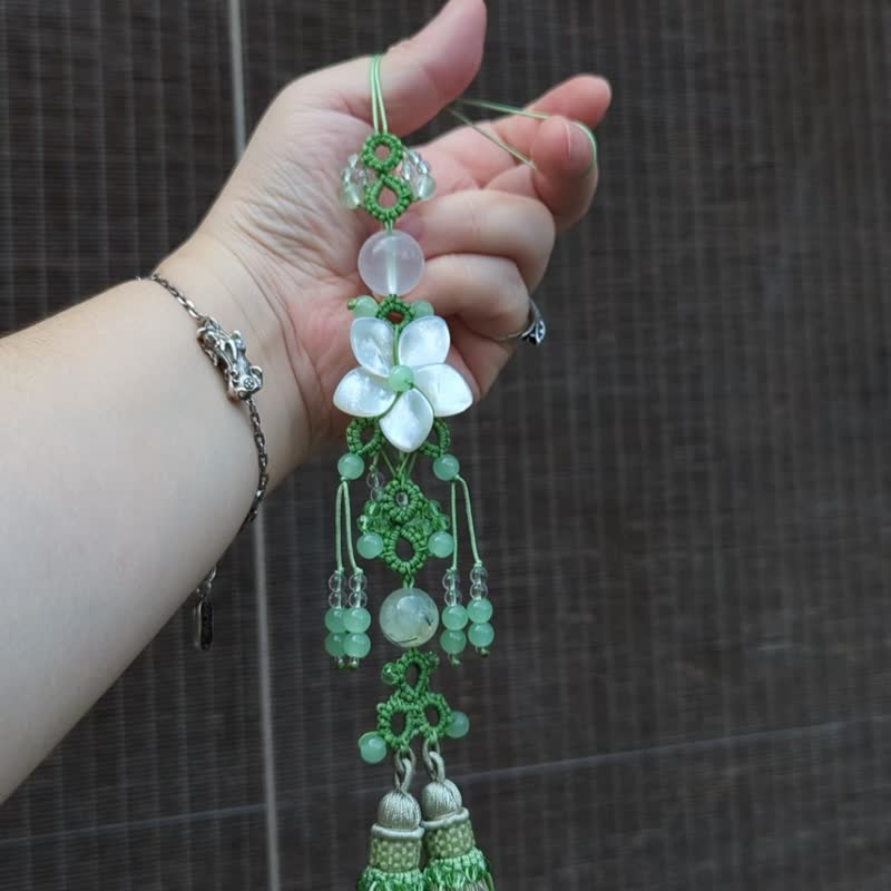 Chinese knot tassel classical pendant, round fan pendant, bag pendant, Hanfu accessories, natural grape Stone - พวงกุญแจ - เครื่องประดับพลอย สีเขียว