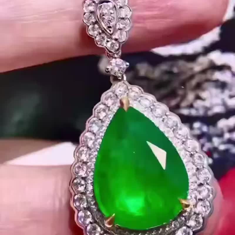 emerald pendant - Necklaces - Gemstone 