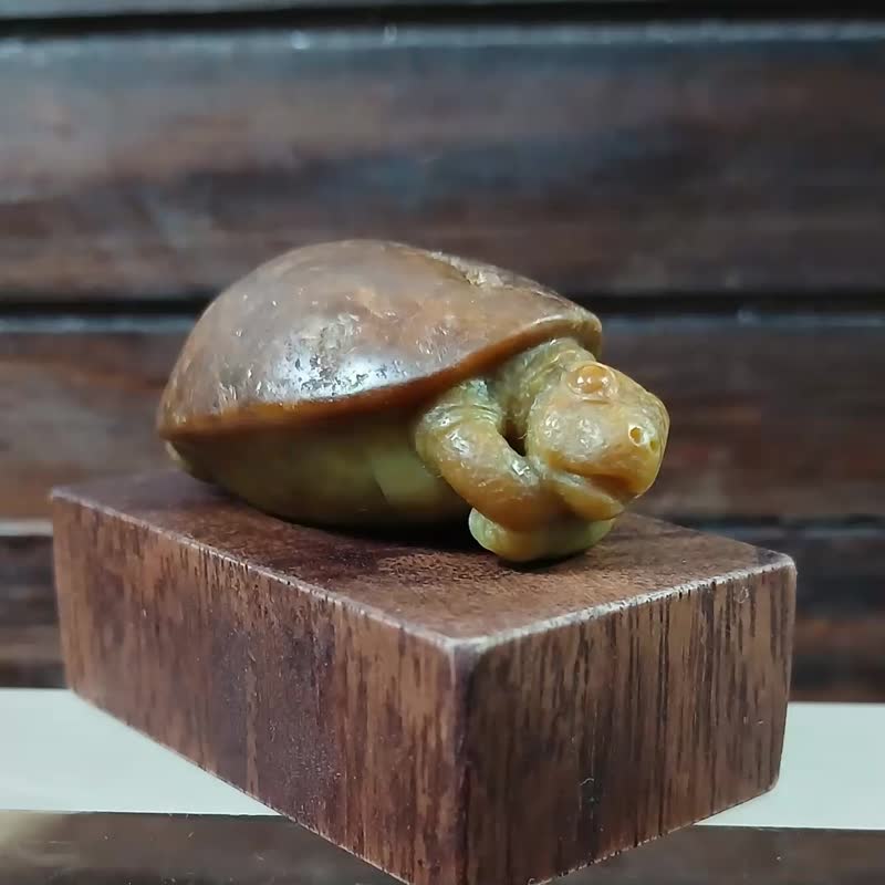 Christmas gift box | Carvings to amuse animals - leisurely turtle red skin Burmese jade/original jade skin turtle shell - Items for Display - Jade Brown