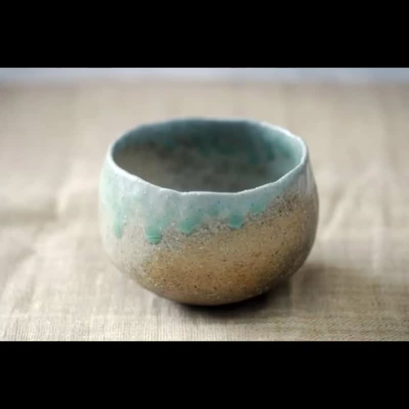 Sake cup with Teal and white sandy beach, Japanese tea cup, Kiln change level 3 - ถ้วย - ดินเผา 
