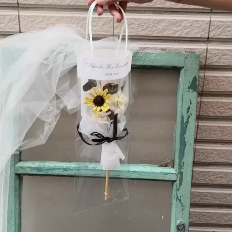 向日葵花束 畢業花束 康乃馨 畢業禮物 乾燥花束 索拉花 婚禮小物 - 乾燥花/永生花 - 植物．花 黃色