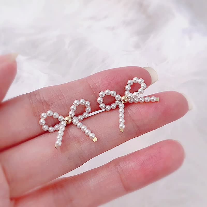 [14Kgf non-fading] handmade custom-made round bright pearl bow earrings - Earrings & Clip-ons - Pearl White