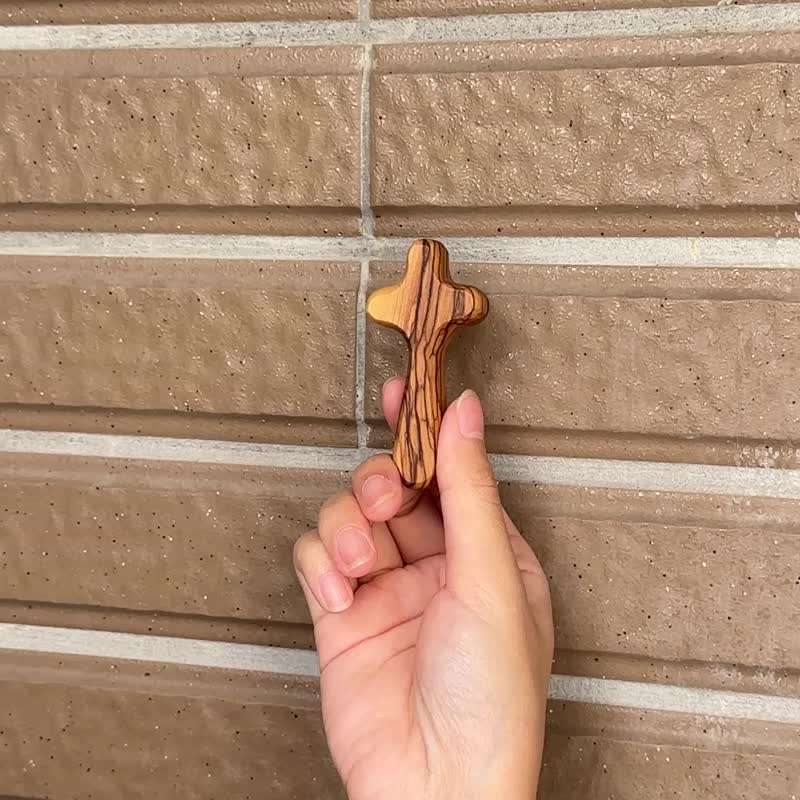 Comfort Cross Healing Cross Olive Wood Prayer Holding Cross Handmade Palm Cross - อื่นๆ - ไม้ สีนำ้ตาล