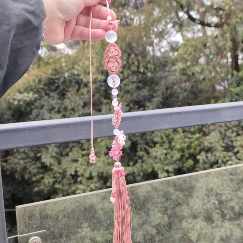 中國結流蘇古典吊墜壓襟團扇掛飾包包掛墜漢服天然草莓晶粉冰晶 - 吊飾/掛飾 - 半寶石 粉紅色