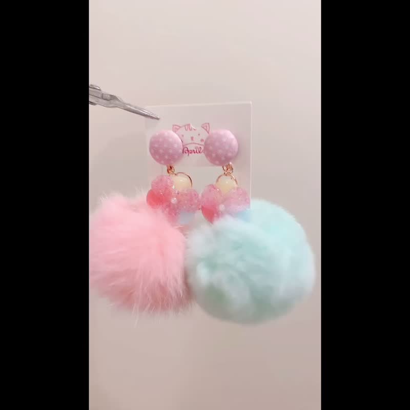 Large fur balls and small flowers in contrasting colors/new color healing handmade earrings painless Clip-On/ear acupuncture - Earrings & Clip-ons - Other Materials Pink