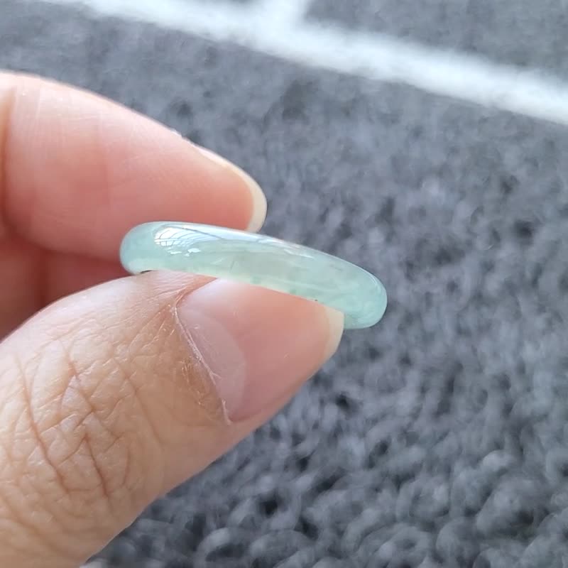 【親翠】天然翡翠 冰透湖水綠放光料手指鐲14號戒圈 - 戒指 - 玉石 多色