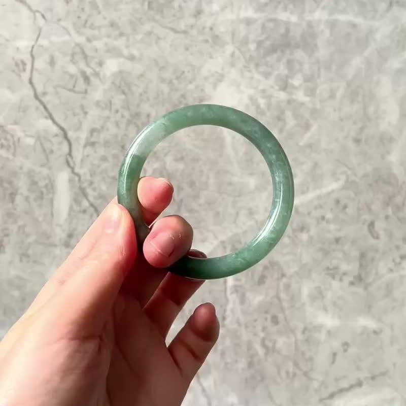 Type-A Burmese Natural Jadeite Bangle • Icy Jadeite Oval Bangle - Monet Gardens - สร้อยข้อมือ - หิน สีเขียว