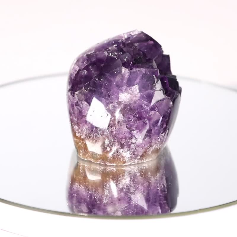 ESP Thumb Crystal Town 740122 Amethyst, a lucky charm, is easy for petty bourgeoisie to buy - ของวางตกแต่ง - คริสตัล สีม่วง