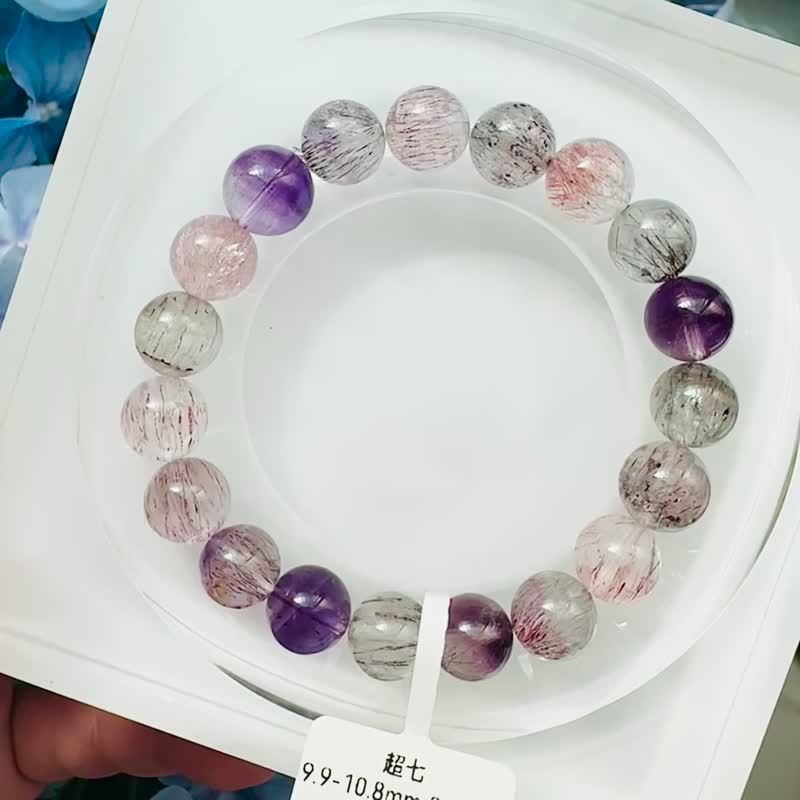 Small investment, multi-mineral, fine hair, star-like sparkle, 9.9-10.8mm, 29.37g, purple Super Seven with minerals and hair, Triple-Chakra Skeleton Crystal. - สร้อยข้อมือ - คริสตัล หลากหลายสี