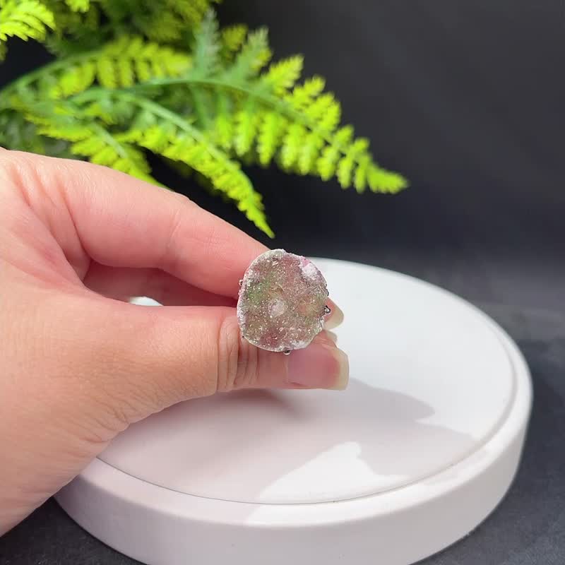 Tourmaline living mouth ring with starlight flash powder green crystal raw stone specimen mineral handmade ring S925 Silver - แหวนทั่วไป - คริสตัล 