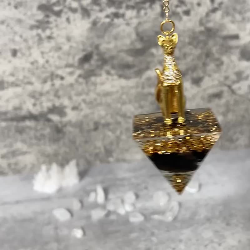【埃及貓神－芭絲特。奧根靈擺】金字塔|長鏈系列、埃及貓系列 - 項鍊 - 其他材質 黑色