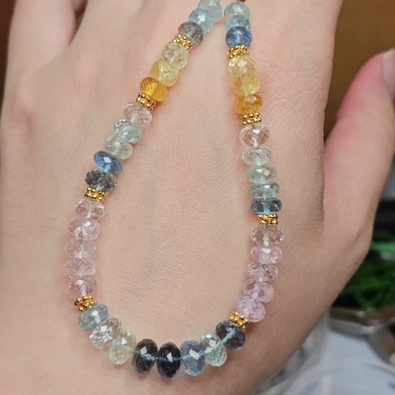 Collectible Gradient Aquamarine Small Design Bracelet - สร้อยข้อมือ - คริสตัล หลากหลายสี