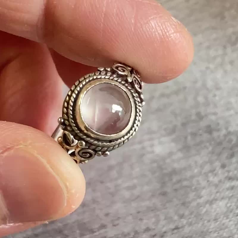 Goods in Taiwan Natural Pink Crystal Ring Nepal Handmade 925 Sterling Silver - แหวนทั่วไป - คริสตัล สึชมพู