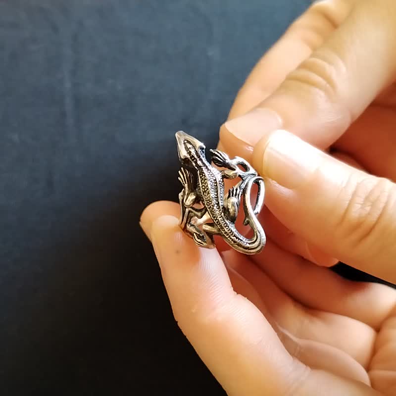 ヴィンテージ 刻印 指に絡みつく 宝石を守る トカゲのリング シルバー ヴィンテージ 刻印 指に絡みつく 宝石を守る トカゲのリング シルバー