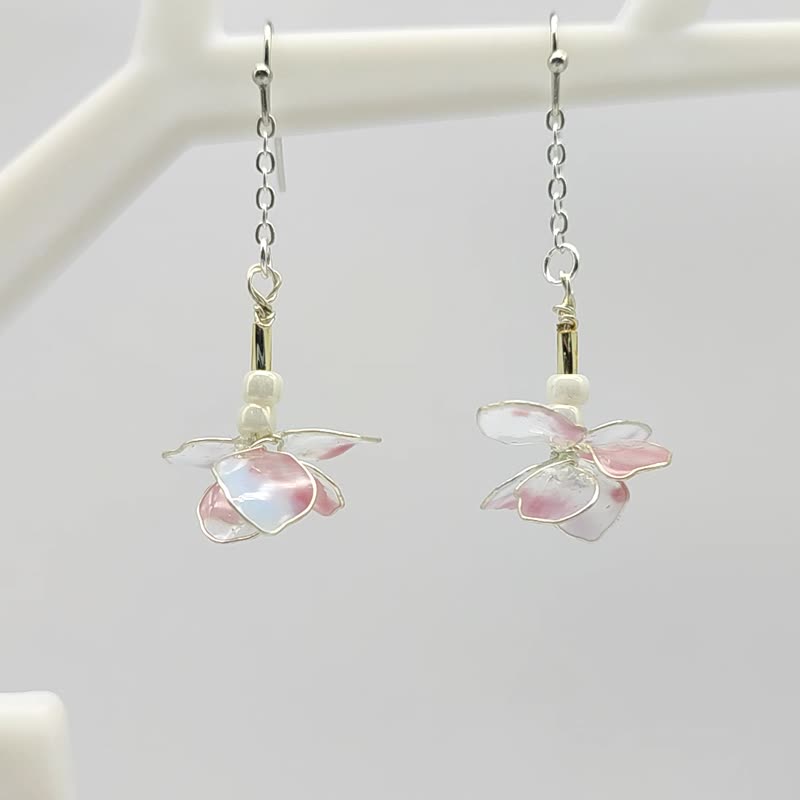 Small flower swaying earrings - ต่างหู - วัสดุอื่นๆ 