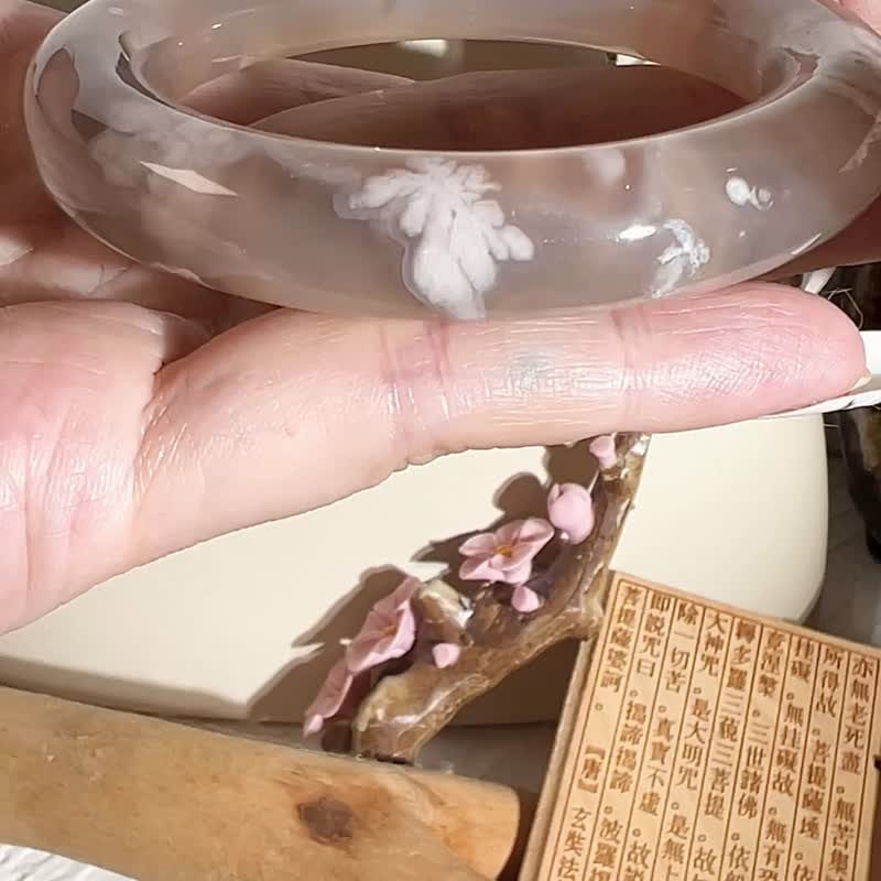 Sakura agate bracelet agate bracelet high ice soot shaped white flower jasmine set bracelet garden strip 53/54/55 - สร้อยข้อมือ - หยก 